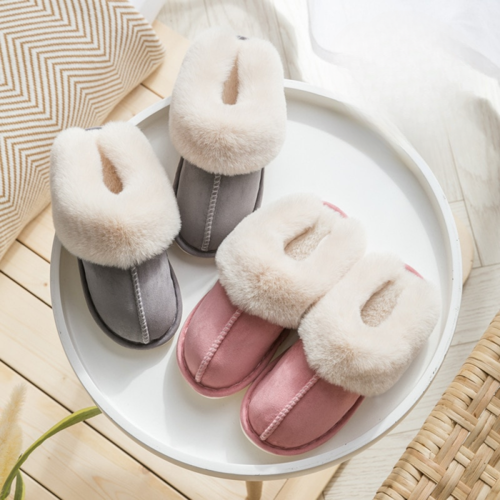 冬の間ずっと快適さのための暖かいスリッパ