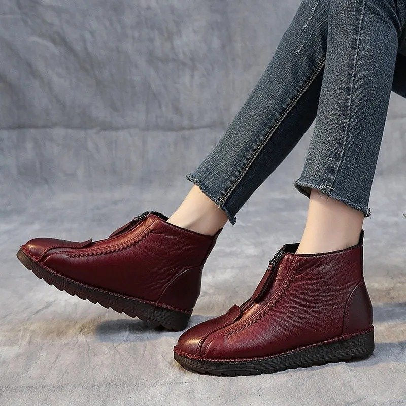 Botins antiderrapantes em couro verdadeiro: elegância e segurança no dia a dia 